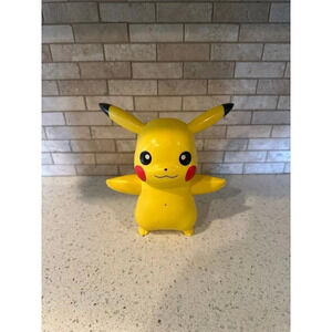 Train and play deluxe Pikachu 116‎